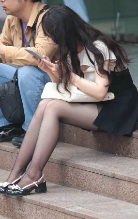 诱惑黑丝街拍少妇-17P
