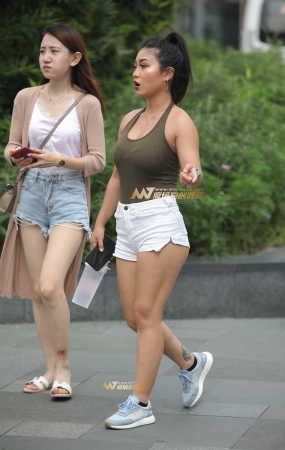 饱满的身材