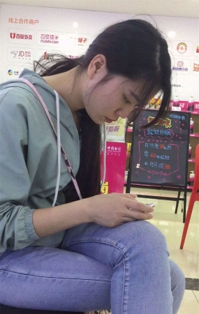 紧身蓝牛坡高跟美颜气质美女