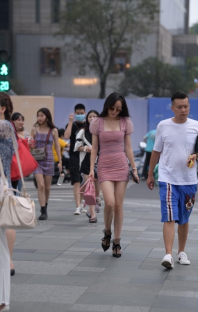 性感包屯裙长腿美女