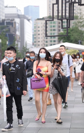 魅力彩虹包屯裙