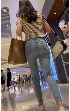 斯文的牛仔裤小姐姐