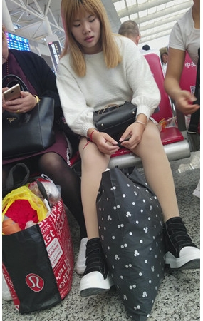 黄发妹子