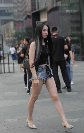 短袖热裤高跟 夏天的必备