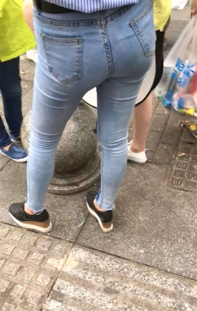紧身牛仔裤极品美女