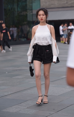 白白嫩嫩的大腿