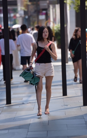 短裤美女
