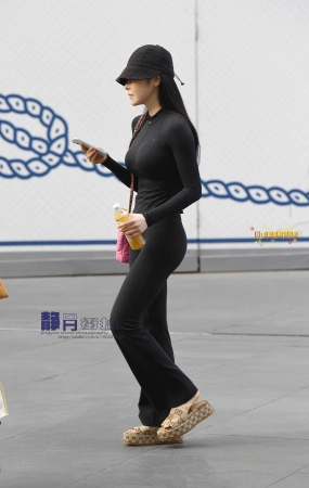 渔夫帽妹子