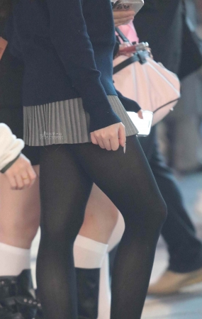 街拍黑丝妹子