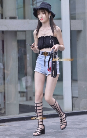 美胸热裤性感美女