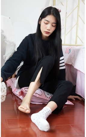 苗条的美足小姐姐【套图+视频】