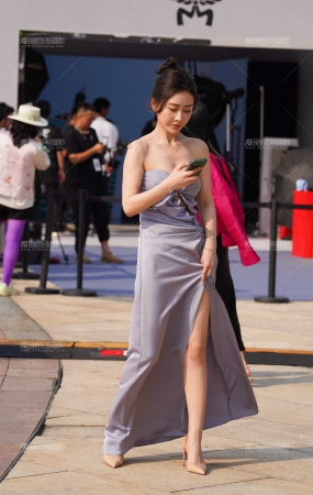 抹胸美女