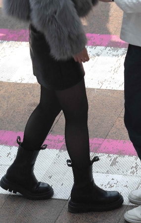 街拍黑丝少妇
