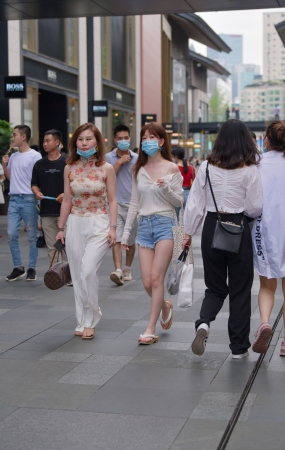 迷人de热裤女孩，我又爱了