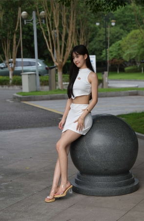 白色套装裙