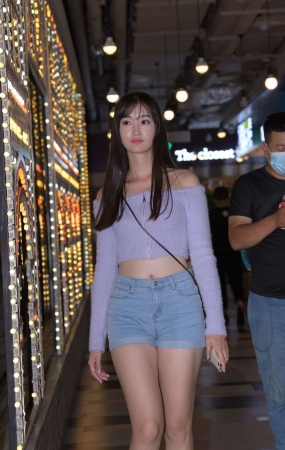 836蓝色牛仔热裤美女