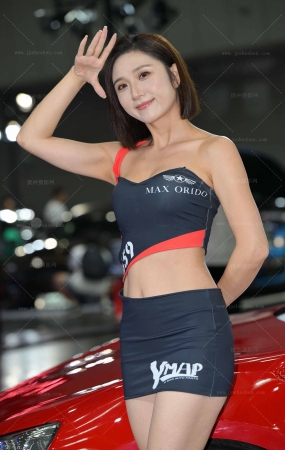 24921-17=64√包臀裙美腿车模【套图➕视频】 11P