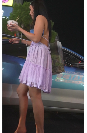 连衣裙美眉