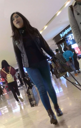 紧身牛仔苹果臀性感美女