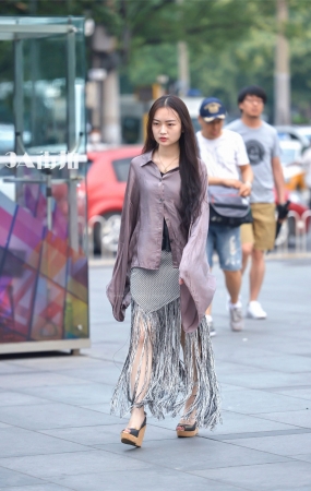 美女这打扮真飘逸-8P