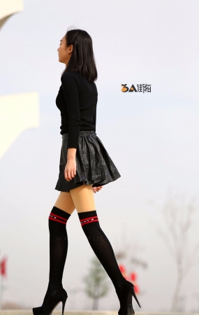 下车着急上台阶的肉丝美女（含特写）-1-15P