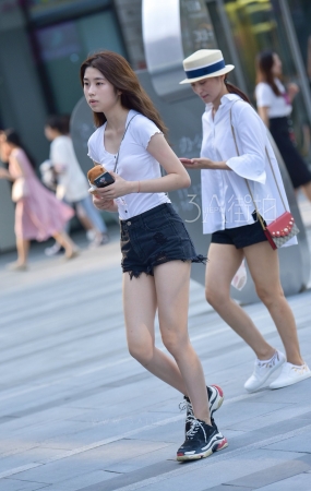长腿热裤美眉-14P