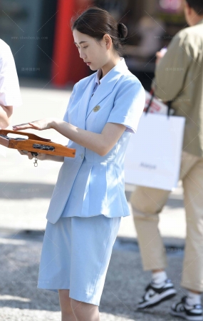 2546-12=47√浅蓝色制服，丝袜销售 9P