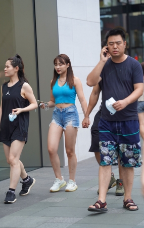 热裤女孩