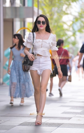 走路带风的女人