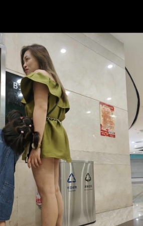 极品绿色短裙凉高跟美人大长腿
