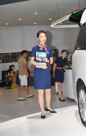 端庄韵味礼仪美女