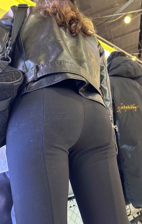 钟爱黑色调的妹子
