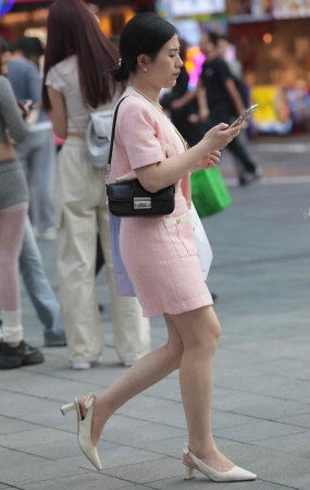 街拍高跟少妇