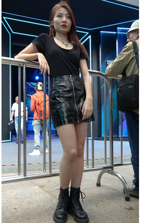 黑色皮裙小姐姐