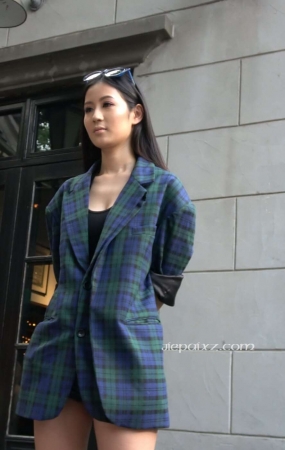 4K – 性感高挑街拍热裤长腿高跟美女 [1.26 GB/MP4]
