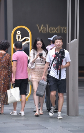 丰满的美腿美女