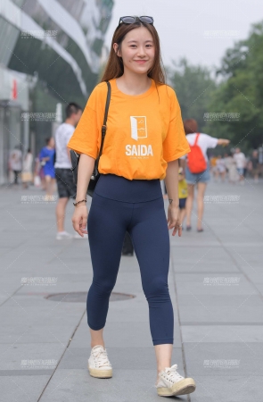 漂亮的瑜伽裤美女