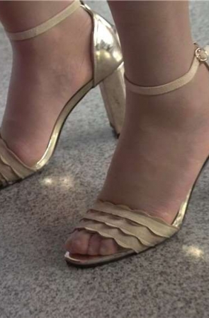 金色凉高，丝袜美腿，长裙MM