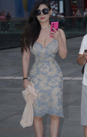 性感丰满女子