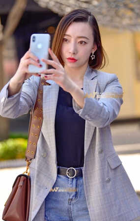 自信的美女 爱自拍