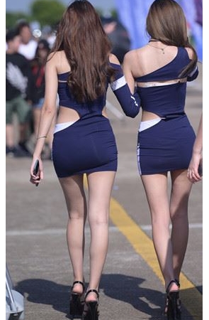 难得遇见的性感热裤套装美眉
