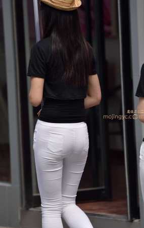 2016-11-14一群紧身白裤妹妹28张
