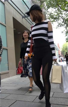 4K-运动弹力裤鸭舌帽街拍美女小姐姐第二集 [547 MB]