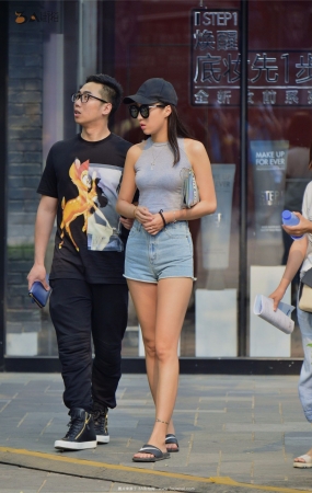 丰腴美女组图-9P