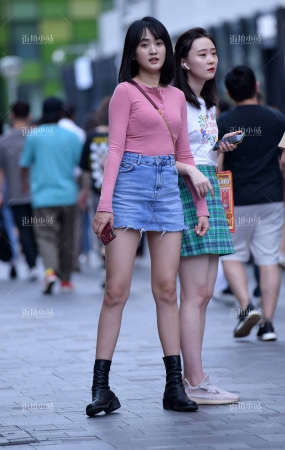 街拍牛仔裙妹子