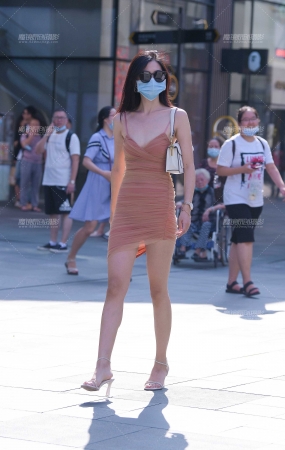 逆光美腿小姐姐