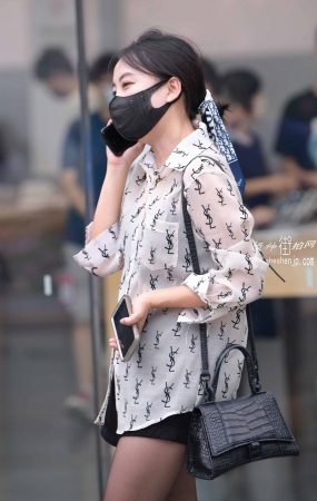 22619-3+153黑丝少妇【套图➕视频】 18P