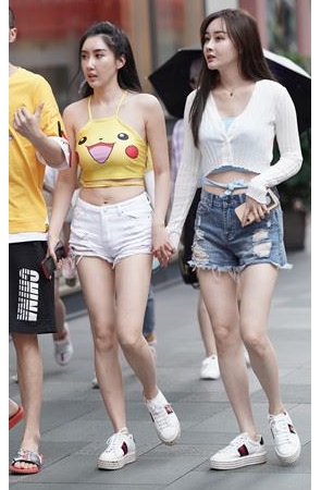 皮卡丘长发热裤小姐姐(40P)