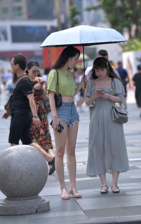 甜美青春小姐姐