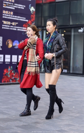 皮衣短裤高筒靴凸显美女魅力-10P